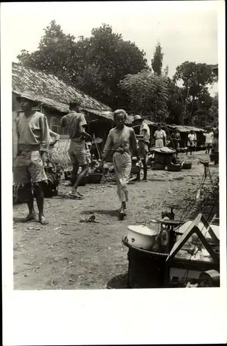 Foto Ak Niederländisch Indien Indonesien, Marktpartie, Einheimische