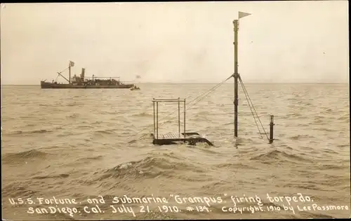 Foto Ak US Amerikanisches U Boot Crampus und Kriegsschiff USS Fortune