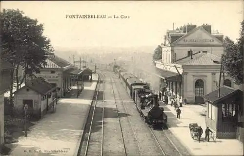 Ak Fontainebleau Seine et Marne, La Gare, Bahnhof, Gleisseite, Dampflok