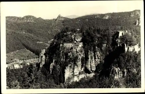 Ak Jonsdorf in Sachsen, Zittauer Gebirge, Berg Oybin, Scharfenstein, Blick vom Pferdeberg