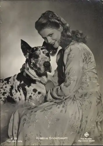Ak Schauspielerin Kristina Söderbaum, Portrait mit Dogge