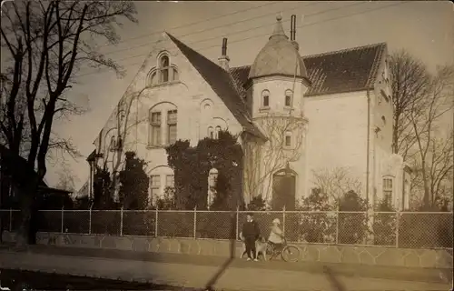 Foto Ak Bern Stadt Schweiz, Straßenpartie an einer Villa