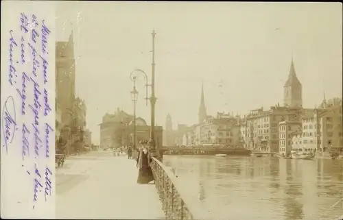 Foto Ak Zürich Stadt Schweiz, Teilansicht mit Flusspartie