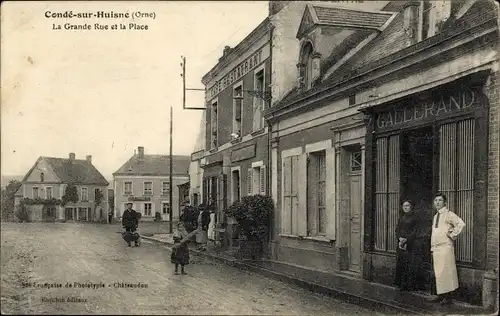 Ak Condé sur Huisne Orne, La Grande Rue et la Place, Gallerand