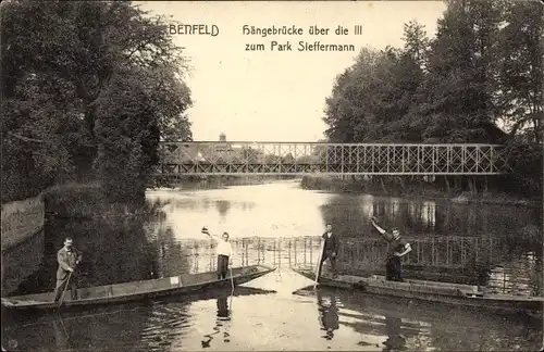 Ak Benfeld Elsass Bas Rhin, Hängebrücke über die Ill zum Park Sleffermann, Ruderboote