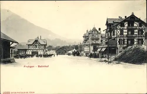 Ak Frutigen Kanton Bern, Bahnhof, Straßenpartie