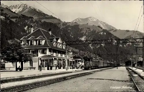 Ak Frutigen Kanton Bern, Bahnhof Gleisseite, Eisenbahn