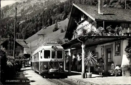 Ak Champéry Kanton Wallis, La Gare, Bahnhof, Oberleitungsbahn