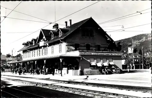 Ak Châtel Saint Denis Kanton Freiburg, La Gare, Bahnhof Gleisseite