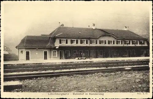 Ak Kandersteg Kanton Bern, Lötschbergbahn, Bahnhof Gleisseite