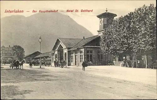 Ak Interlaken Kt. Bern Schweiz, Hauptbahnhof und Hotel St. Gotthard