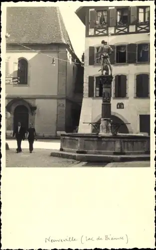 Foto Ak La Neuveville Lac de Bienne Neuenstadt Kanton Bern Schweiz, Brunnen