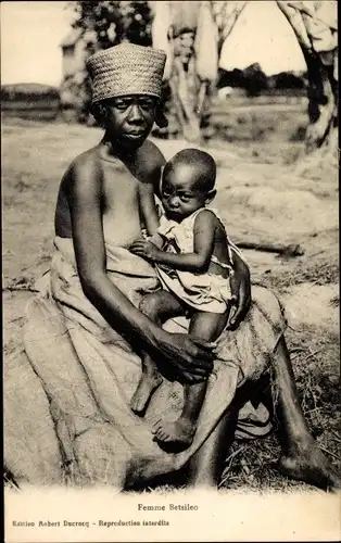 Ak Afrikanerin mit Kind, Femme Betsileo