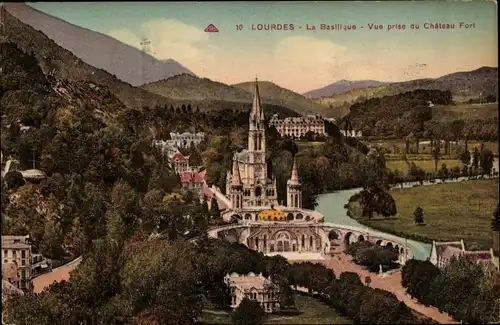 Ak Lourdes Hautes Pyrénées, La Basilique, Vue prise du Chateau Fort