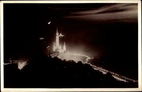Ak Lourdes Hautes Pyrénées, La Basilique Illuminee