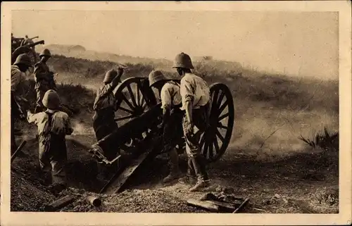 Ak Marokko, Un Pieces de 75. en action, Soldaten an der Kanone, Geschütz