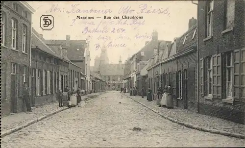 Ak Messines Westflandern, Rue des Chaudrons, Straße mit Anwohnern