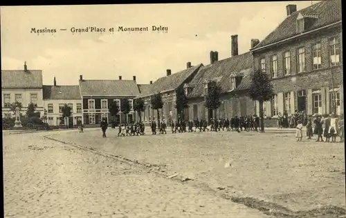 Ak Messines Westflandern, Grand Place et Monument Deleu