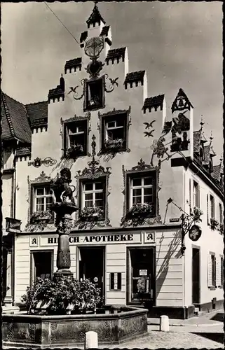 Ak Offenburg im Schwarzwald, Hirsch Apotheke, Giebel, Brunnen