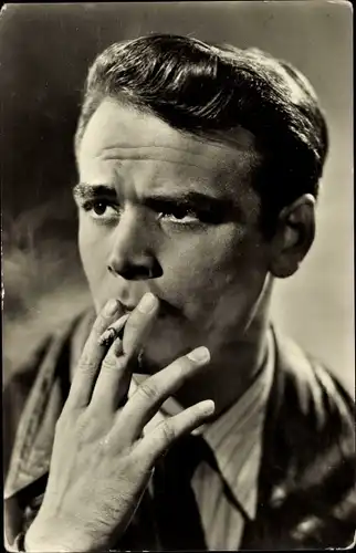 Ak Schauspieler Edwin Marian, Portrait, Zigarette, Defa Film, Carola Lamberti