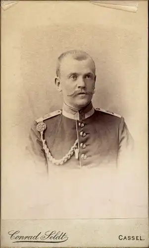 CdV Deutscher Offizier in Uniform, Portrait, Schützenschnur