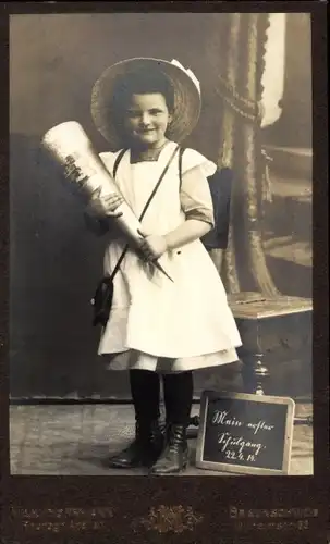 CdV Kinderportrait, Mädchen mit Zuckertüte, Erster Schulgang 1914, Braunschweig