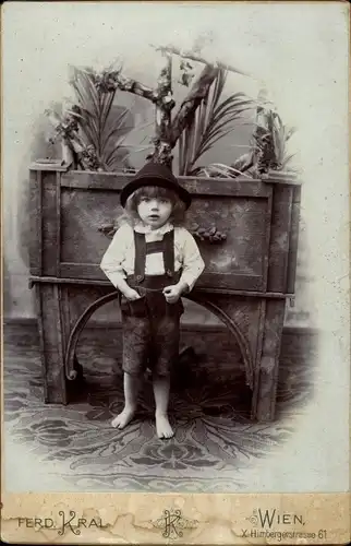 Kabinett Foto Kinderportrait, Junge in Lederhose