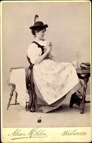 Kabinett Foto Frauenportrait, Dame in Tracht