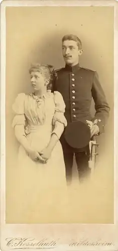 Kabinett Foto Deutscher Soldat in Uniform, Portrait, junge Frau