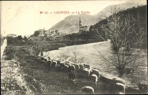 Ak Lourdes Hautes Pyrénées, La Vallee, Fluss, Kirche