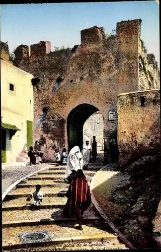 Ak Tanger Marokko, Une porte de la Casbah, Einheimische, Tor, Zitadelle