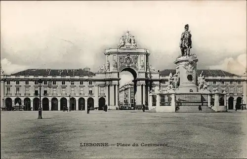 Ak Lissabon Portugal, Praca de Commercio, Denkmal am Platz