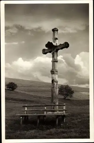 Ak Schönau im Schwarzwald, Holzer Kreuz auf dem Schneckenhorn, Gestiftet von A. Weiss