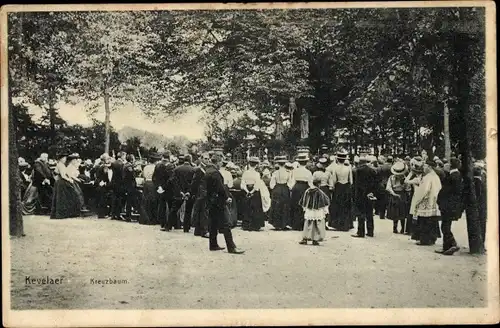 Ak Kevelaer am Niederrhein, Kreuzbaum, Pfarrer, Versammlung