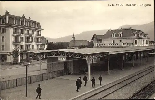 Ak Renens Kt. Waadt Schweiz, La Gare, Bahnhof, Gleisseite