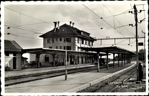 Ak Les Hauts-Geneveys Kanton Neuenburg, La Gare, Bahnhof, Gleisseite