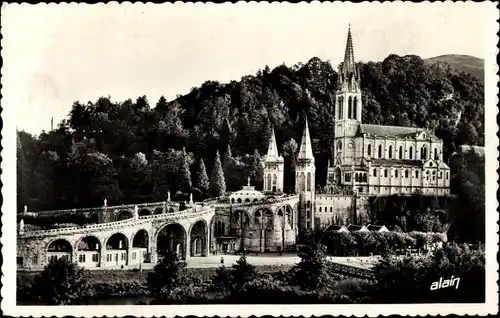 Ak Lourdes Hautes Pyrénées, La Basilique, vue de profil
