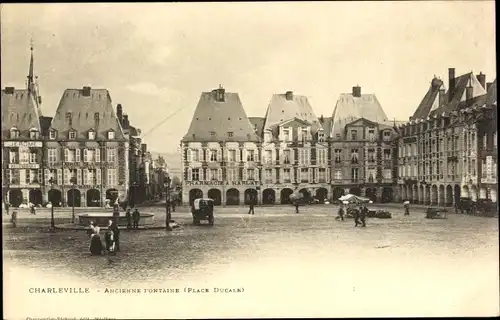 Ak Charleville Marne, Ancienne Fontaine, Place Ducale