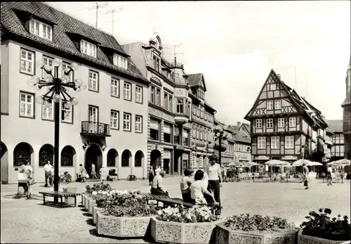 Ak Quedlinburg im Harz, Marktplatz mit Sparkasse, Fachwerkhaus