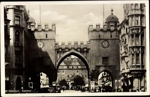 Ak München Bayern, Karlstor, Passanten, Fassade
