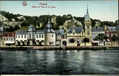 Ak Dinant Wallonien Namur, Vue de l'Hôtel de Ville et la Poste