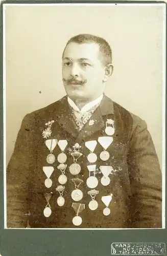 Foto Deutscher Soldat mit Orden, Abzeichen, Portrait