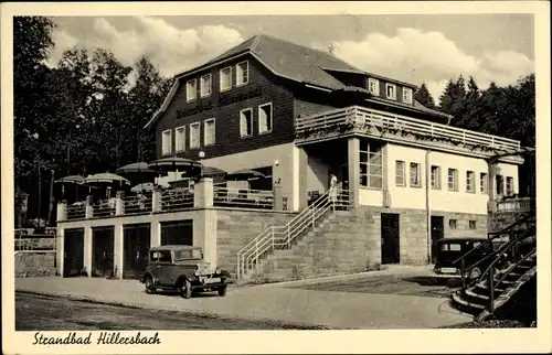 Ak Hirzenhain in Hessen, Blick auf das Strandbad Hillersbach, Straßenseite, Inhaber Wilhelm Schlörb