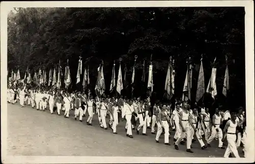 Foto Ak Stuttgart in Baden Württemberg, Deutsches Turnfest 1933, Fahnenträger