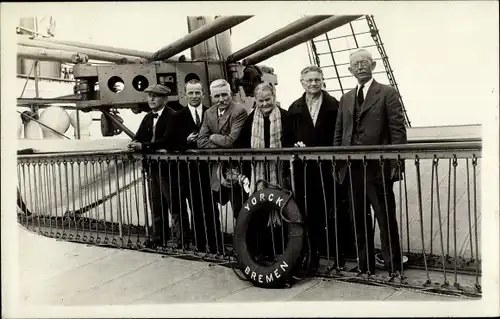 Foto Ak Menschen an Bord eines Schiffes, Yorck-Bremen