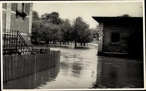 Foto Ak Gleisberg Roßwein in Sachsen, Hochwasser, überschwemmte Straßen