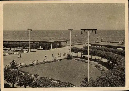 Ak Sopot Gdańsk Zoppot Danzig, Blick in den Kurgarten mit Wandelhallen