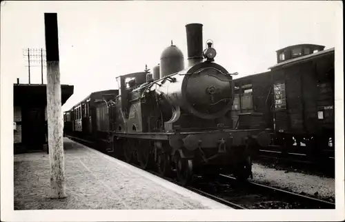 Foto Ak L'Aigle Orne, Französische Eisenbahn, Dampflok, Bahnhof, Gleisseite