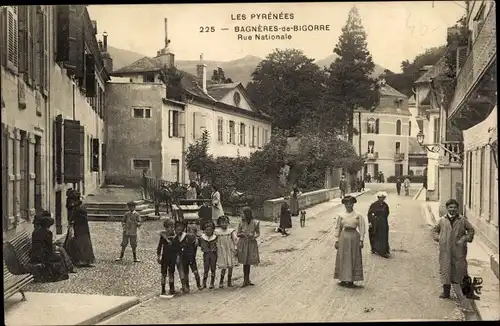 Ak Bagnères de Bigorre Hautes Pyrénées, Rue Nationale