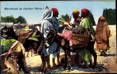 Ak Marokko, Vendedores de charbon, Händler im Kaftan, Muli mit Körben voller Ware, Maghreb